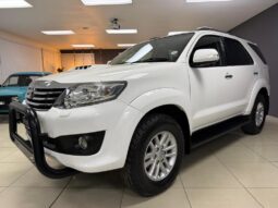 
										2014 Toyota Fortuner 3.0d-4d R/B Auto full									
